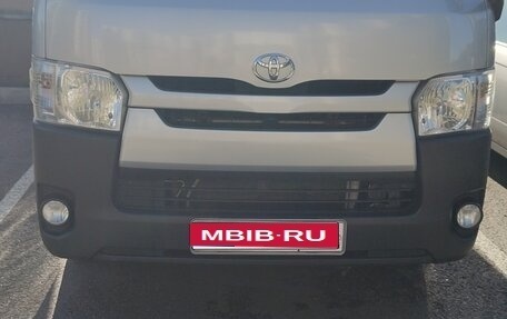 Toyota HiAce H200, 2017 год, 3 200 000 рублей, 1 фотография