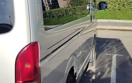 Toyota HiAce H200, 2017 год, 3 200 000 рублей, 5 фотография