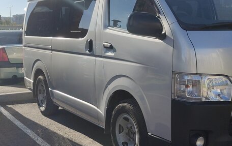 Toyota HiAce H200, 2017 год, 3 200 000 рублей, 2 фотография