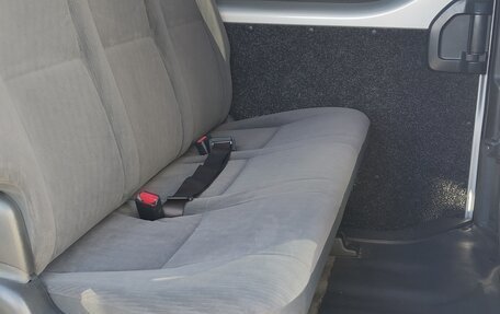 Toyota HiAce H200, 2017 год, 3 200 000 рублей, 6 фотография