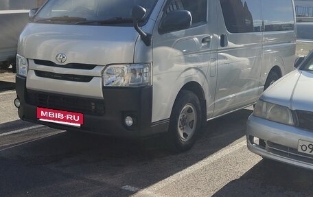 Toyota HiAce H200, 2017 год, 3 200 000 рублей, 3 фотография