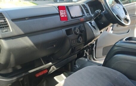 Toyota HiAce H200, 2017 год, 3 200 000 рублей, 8 фотография