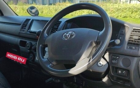 Toyota HiAce H200, 2017 год, 3 200 000 рублей, 9 фотография