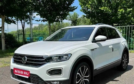 Volkswagen T-Roc I, 2022 год, 1 700 000 рублей, 2 фотография
