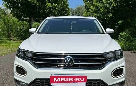 Volkswagen T-Roc I, 2022 год, 1 700 000 рублей, 3 фотография