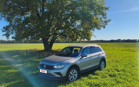 Volkswagen Tiguan II, 2021 год, 2 700 000 рублей, 2 фотография
