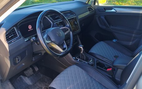 Volkswagen Tiguan II, 2021 год, 2 700 000 рублей, 22 фотография