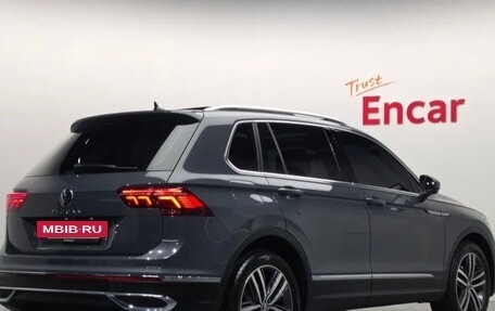 Volkswagen Tiguan II, 2022 год, 2 257 000 рублей, 3 фотография