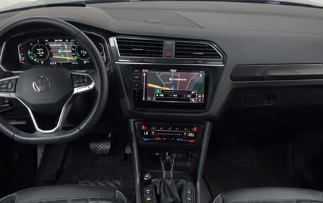 Volkswagen Tiguan II, 2022 год, 2 257 000 рублей, 11 фотография