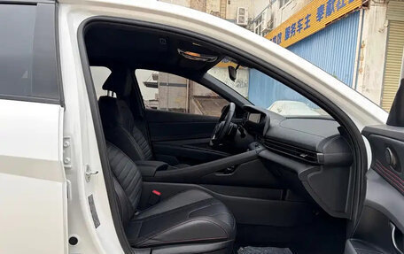 Hyundai Elantra, 2023 год, 1 370 000 рублей, 11 фотография