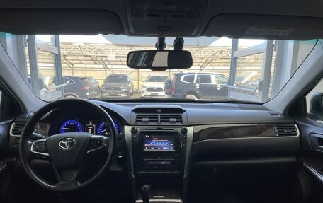 Toyota Camry, 2017 год, 1 870 000 рублей, 10 фотография