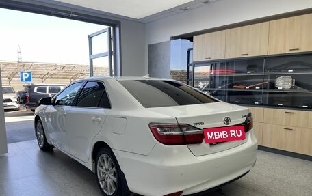 Toyota Camry, 2017 год, 1 870 000 рублей, 6 фотография