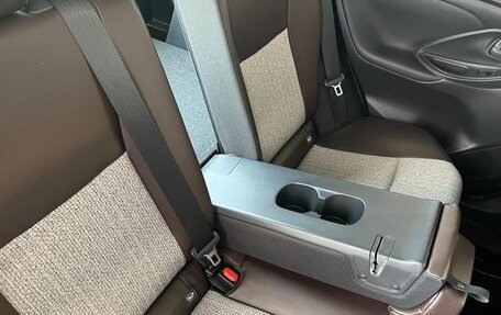 Toyota Yaris Cross, 2021 год, 1 600 000 рублей, 17 фотография