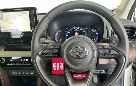 Toyota Yaris Cross, 2021 год, 1 600 000 рублей, 16 фотография