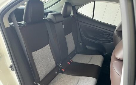 Toyota Yaris Cross, 2021 год, 1 600 000 рублей, 19 фотография