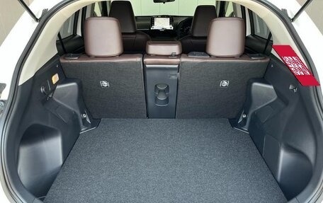 Toyota Yaris Cross, 2021 год, 1 600 000 рублей, 20 фотография