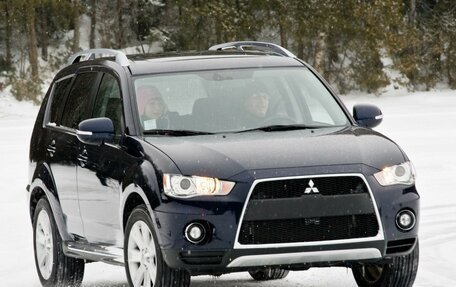 Mitsubishi Outlander III рестайлинг 3, 2010 год, 1 100 000 рублей, 2 фотография