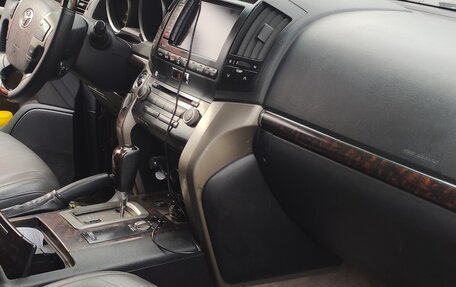 Toyota Land Cruiser 200, 2010 год, 2 400 000 рублей, 9 фотография
