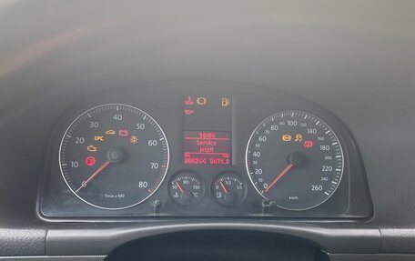 Volkswagen Touran III, 2006 год, 445 000 рублей, 1 фотография