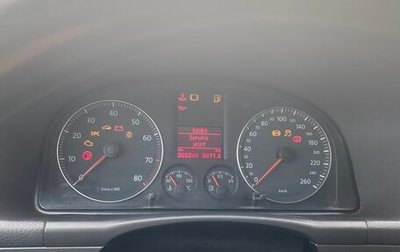 Volkswagen Touran III, 2006 год, 445 000 рублей, 1 фотография