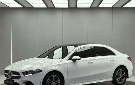 Mercedes-Benz A-Класс, 2022 год, 1 540 000 рублей, 3 фотография