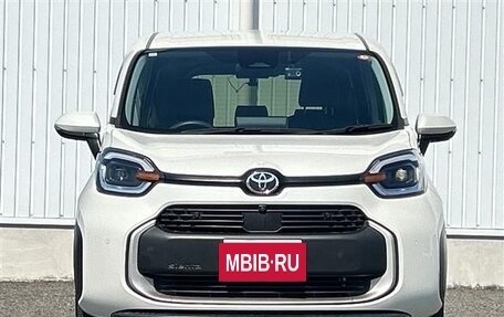 Toyota Sienta, 2023 год, 1 890 000 рублей, 3 фотография