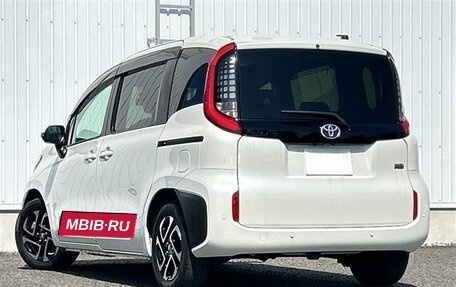 Toyota Sienta, 2023 год, 1 890 000 рублей, 2 фотография