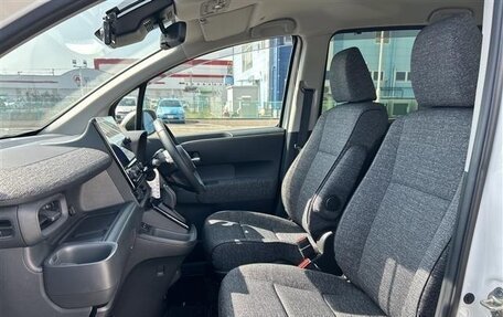 Toyota Sienta, 2023 год, 1 890 000 рублей, 14 фотография