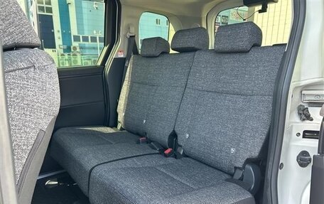 Toyota Sienta, 2023 год, 1 890 000 рублей, 16 фотография