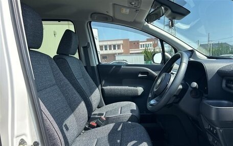 Toyota Sienta, 2023 год, 1 890 000 рублей, 11 фотография