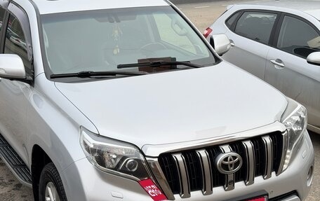 Toyota Land Cruiser Prado 150 рестайлинг 2, 2015 год, 3 250 000 рублей, 1 фотография