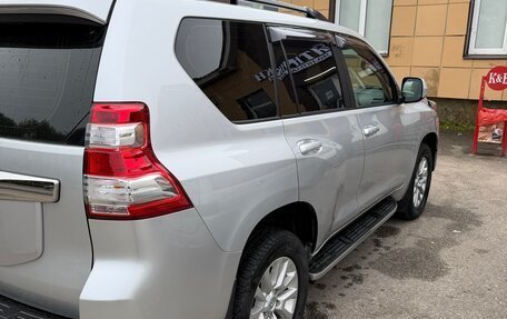 Toyota Land Cruiser Prado 150 рестайлинг 2, 2015 год, 3 250 000 рублей, 3 фотография