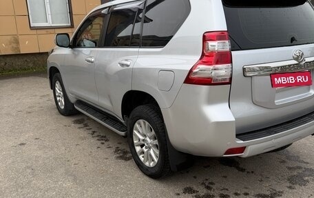 Toyota Land Cruiser Prado 150 рестайлинг 2, 2015 год, 3 250 000 рублей, 5 фотография