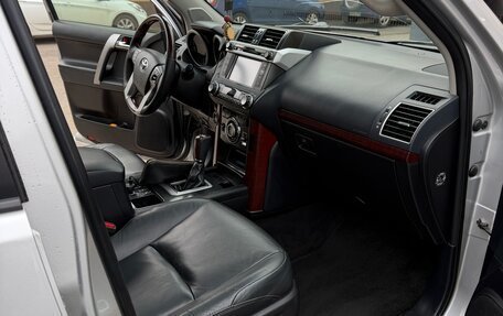 Toyota Land Cruiser Prado 150 рестайлинг 2, 2015 год, 3 250 000 рублей, 9 фотография