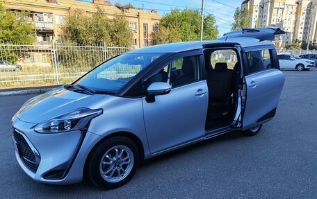 Toyota Sienta II, 2020 год, 1 880 000 рублей, 3 фотография
