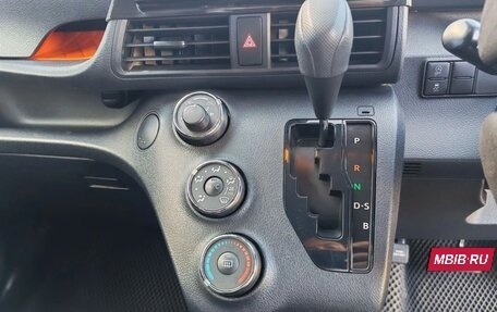 Toyota Sienta II, 2020 год, 1 880 000 рублей, 32 фотография