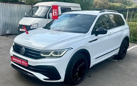 Volkswagen Tiguan II, 2021 год, 3 650 000 рублей, 2 фотография