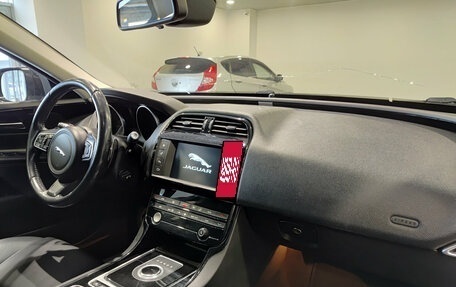 Jaguar XE I рестайлинг, 2016 год, 1 597 000 рублей, 11 фотография