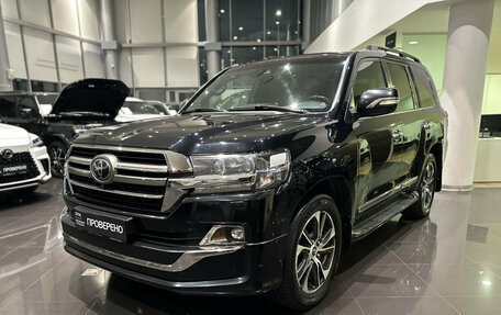 Toyota Land Cruiser 200, 2019 год, 6 930 000 рублей, 5 фотография