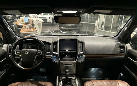 Toyota Land Cruiser 200, 2019 год, 6 930 000 рублей, 18 фотография