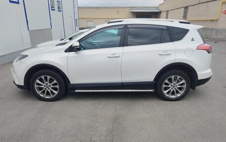 Toyota RAV4, 2018 год, 2 400 000 рублей, 4 фотография