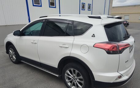 Toyota RAV4, 2018 год, 2 400 000 рублей, 5 фотография