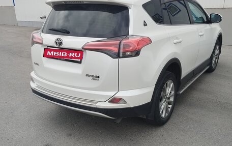 Toyota RAV4, 2018 год, 2 400 000 рублей, 3 фотография