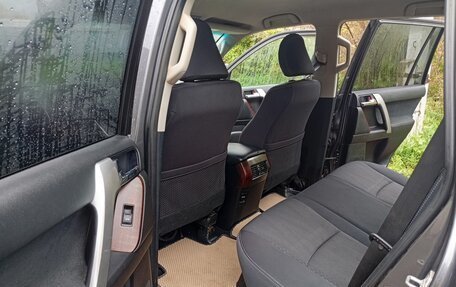 Toyota Land Cruiser Prado 150 рестайлинг 2, 2016 год, 4 200 000 рублей, 5 фотография