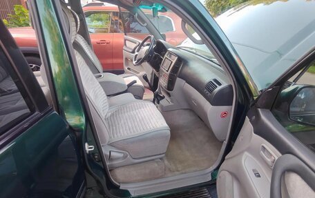 Toyota Land Cruiser 100 рестайлинг 2, 2006 год, 2 400 000 рублей, 22 фотография