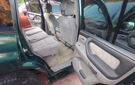 Toyota Land Cruiser 100 рестайлинг 2, 2006 год, 2 400 000 рублей, 21 фотография