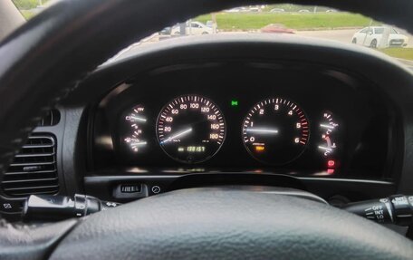 Toyota Land Cruiser 100 рестайлинг 2, 2006 год, 2 400 000 рублей, 27 фотография