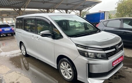 Toyota Voxy III, 2016 год, 1 650 000 рублей, 1 фотография