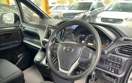 Toyota Voxy III, 2016 год, 1 650 000 рублей, 8 фотография