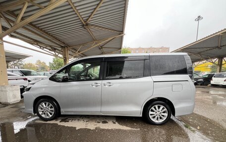 Toyota Voxy III, 2016 год, 1 650 000 рублей, 6 фотография